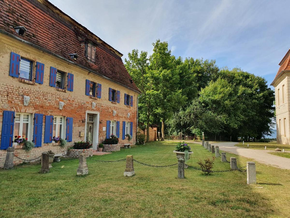 Gesindehaus am Schloss Kummerower See Kummerow  Exterior foto