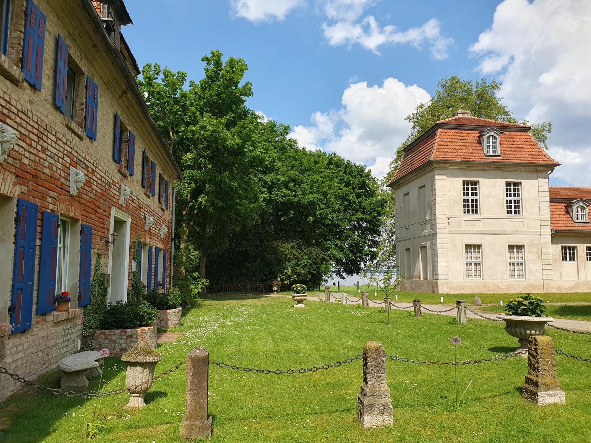 Gesindehaus am Schloss Kummerower See Kummerow  Exterior foto